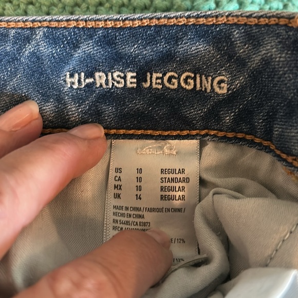 American Eagle Hi-Rise Jegging in Blue Denim - Picture 2 of 5